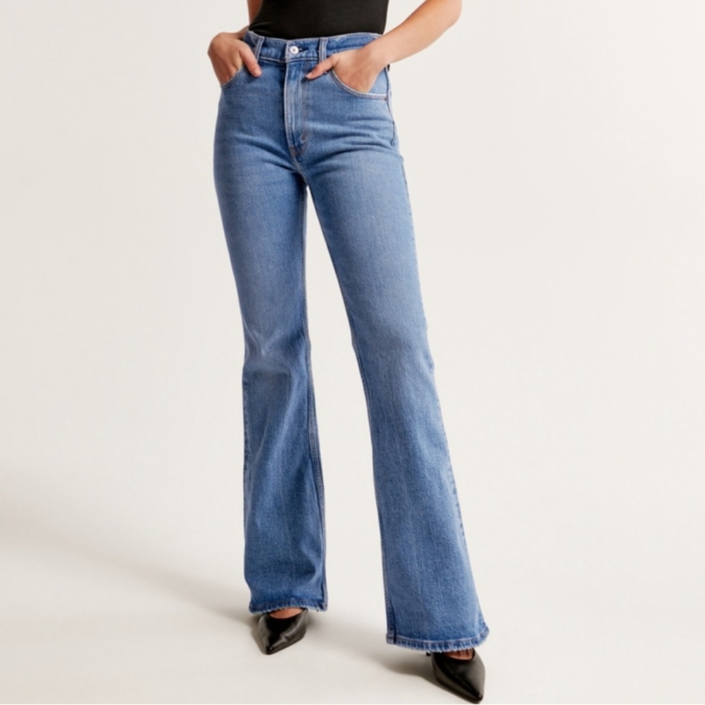 Abercrombie & Fitch High Rise Vintage Flare Jean 000 23R
